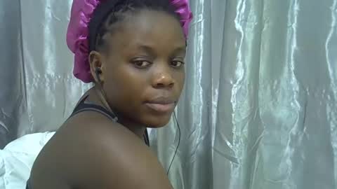 Snapshot of petite_melan chatting on 10.22.25 petite_melan online show from 10.22.25