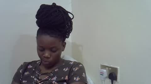 petite_melan online show from 12.14.25