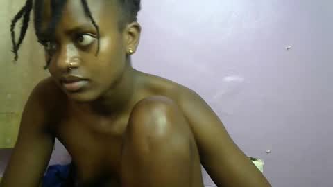 petite_star2 online show from 10.23.25