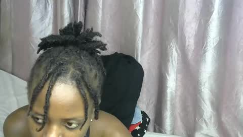 petite_star2 online show from 11.24.25