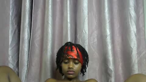 petite_star2 online show from 12.16.25