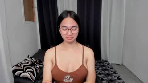 Snapshot of petiteasianmarian chatting on 05.14.26 bigcock Marian online show from 05.14.26