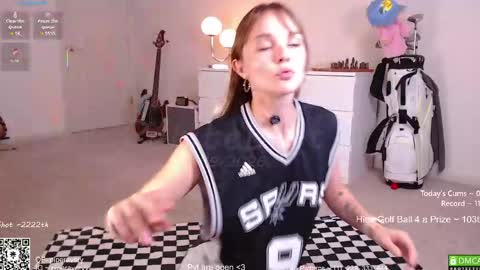 Snapshot of petitebrat chatting on 04.19.26 PiperAvery online show from 04.19.26