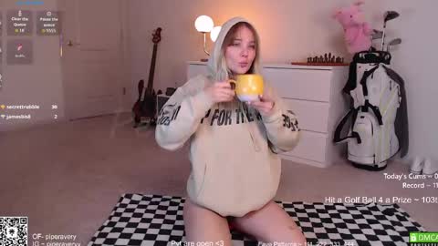 Snapshot of petitebrat chatting on 05.06.26 PiperAvery online show from 05.06.26