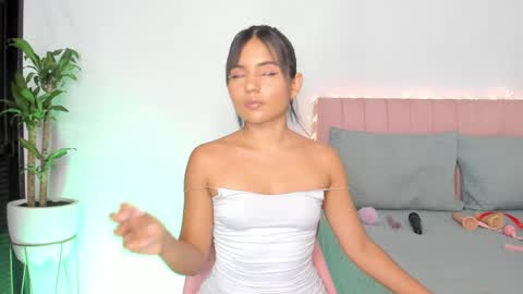 Danna  online show from 02.25.25