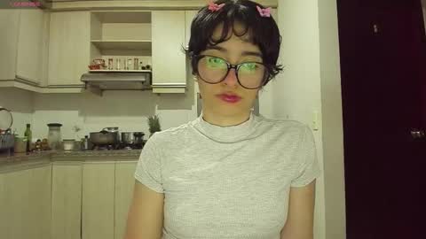 Snapshot of petitee_lunna chatting on 02.03.26 Lunna online show from 02.03.26