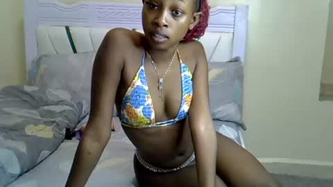 Snapshot of petitenoirr chatting on 06.17.26 petitenoirr online show from 06.17.26