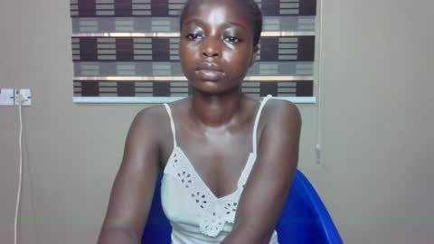 Snapshot of petitexxebony chatting on 05.17.26 petitexxebony online show from 05.17.26
