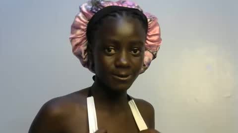 petitte_gyaal online show from 10.12.25