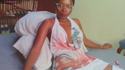 Snapshot of pettitemellany chatting on 01.20.25 pettitemellany online show from 01.20.25