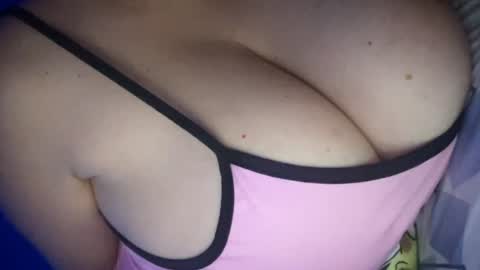 Snapshot of peular chatting on 06.20.26 peular online show from 06.20.26