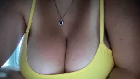 Snapshot of peular chatting on 06.30.26 peular online show from 06.30.26
