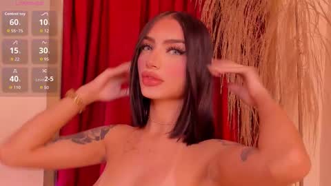 Snapshot of peytonreeds chatting on 11.22.25 Pet Rees online show from 11.22.25