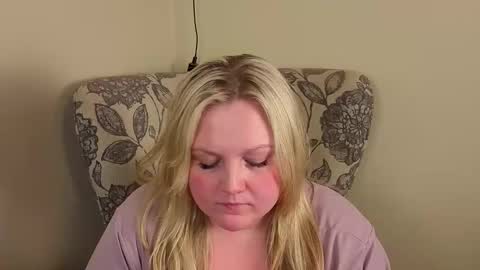 Snapshot of phatassblond chatting on 06.06.26 PhatAssBlond online show from 06.06.26