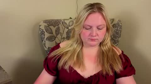 Snapshot of phatassblond chatting on 07.05.26 PhatAssBlond online show from 07.05.26