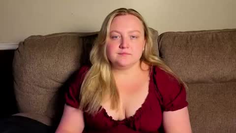 Snapshot of phatassblond chatting on 07.16.26 PhatAssBlond online show from 07.16.26