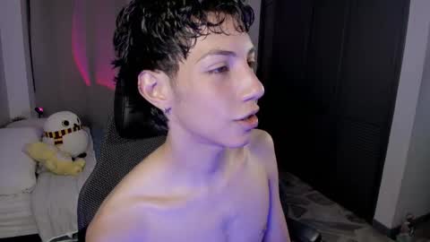 Phil.   INDEPENDENT MODEL online show from 06.02.26