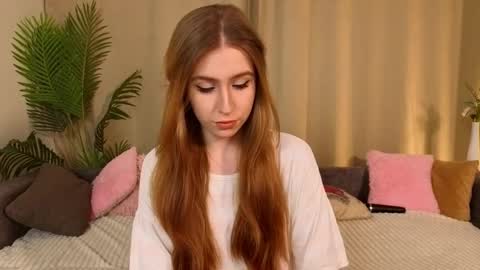 Snapshot of philippagales chatting on 11.26.25 Margot call me Margot Robbie online show from 11.26.25