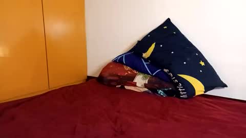 Online at weekends Friday to Sunday online show from 02.22.25