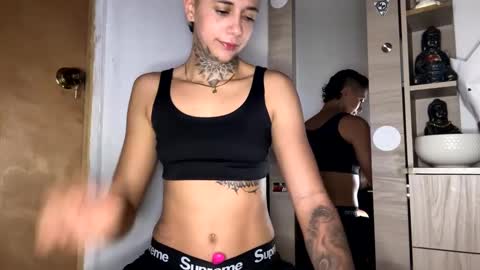 Snapshot of phillip_brownn chatting on 10.07.25 PHILLIP online show from 10.07.25