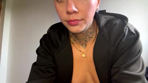 Snapshot of phillip_brownn chatting on 10.25.25 PHILLIP online show from 10.25.25