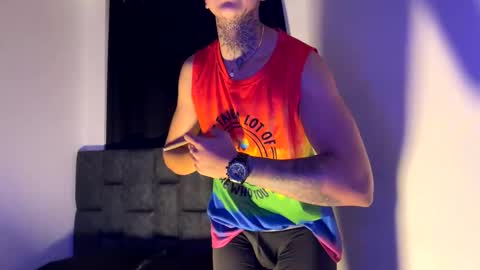 Snapshot of phillip_brownn chatting on 11.06.25 PHILLIP online show from 11.06.25