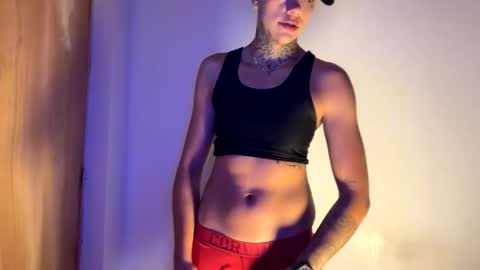 Snapshot of phillip_brownn chatting on 11.25.25 PHILLIP online show from 11.25.25