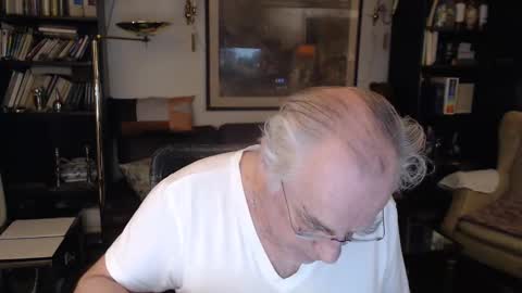 Snapshot of philoumis2 chatting on 01.26.25 Philippe online show from 01.26.25