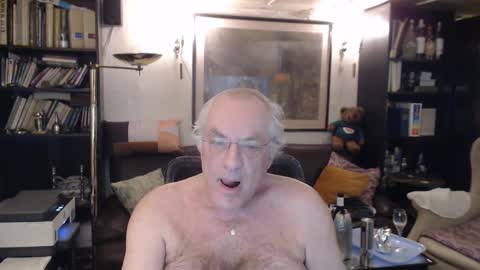 Snapshot of philoumis2 chatting on 01.28.25 Philippe online show from 01.28.25