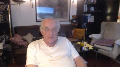 Snapshot of philoumis2 chatting on 10.22.25 Philippe online show from 10.22.25