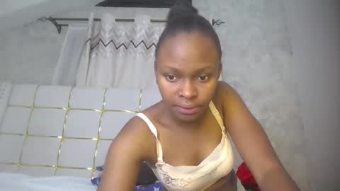 Snapshot of phoebe015 chatting on 02.17.26 phoebe online show from 02.17.26