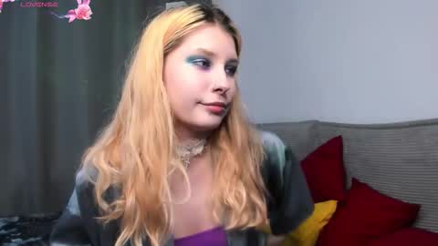 Snapshot of phoenixvale chatting on 12.05.25 Phoenixvale Pls follow me online show from 12.05.25