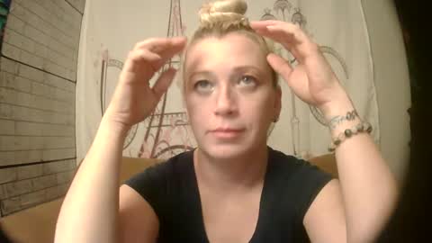 Snapshot of phulaen chatting on 12.13.24 Phulaen online show from 12.13.24