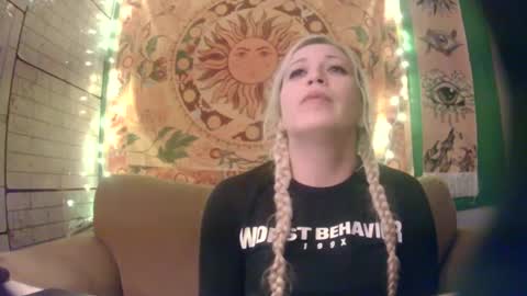 Snapshot of phulaen chatting on 12.31.24 Phulaen online show from 12.31.24