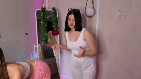 Snapshot of phyllisheart chatting on 12.21.24 Lora black and Lili blonde welcome you here online show from 12.21.24