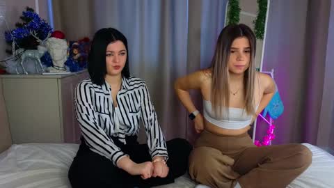 Snapshot of phyllisheart chatting on 12.24.24 Lora black and Lili blonde welcome you here online show from 12.24.24