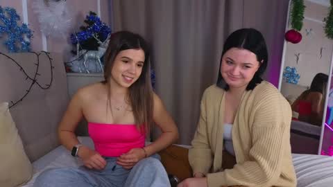 Snapshot of phyllisheart chatting on 12.25.24 Lora black and Lili blonde welcome you here online show from 12.25.24