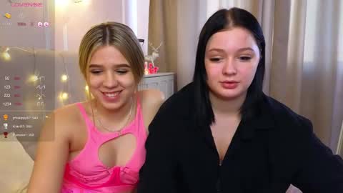Snapshot of phyllisheart chatting on 03.09.25 Lora black and Lili blonde welcome you here online show from 03.09.25