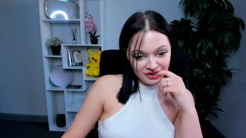 Snapshot of phyllisheart chatting on 10.08.25 Lora black and Lili blonde welcome you here online show from 10.08.25
