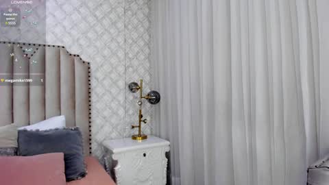 Snapshot of pia_johnson_ chatting on 12.30.24 online show from 12.30.24