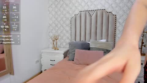 Snapshot of pia_johnson_ chatting on 12.30.24 online show from 12.30.24