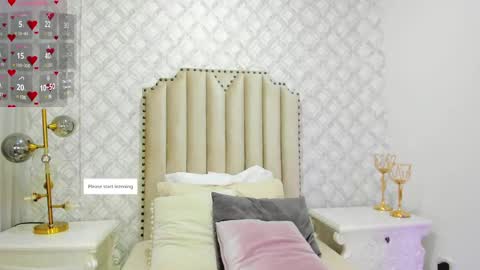 Snapshot of pia_johnson_ chatting on 03.11.25 online show from 03.11.25