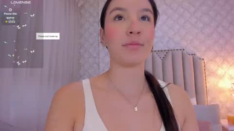 Snapshot of pia_johnson_ chatting on 10.07.25 online show from 10.07.25