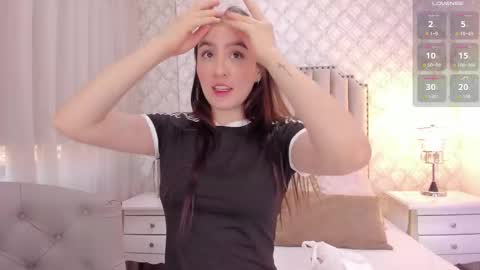 Snapshot of pia_johnson_ chatting on 10.09.25 online show from 10.09.25