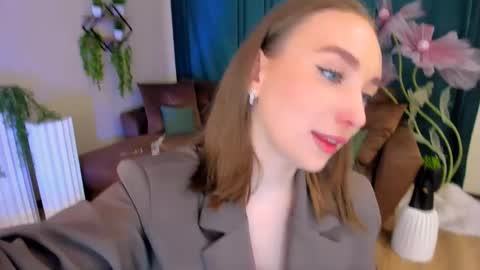 Emelie online show from 09.22.25