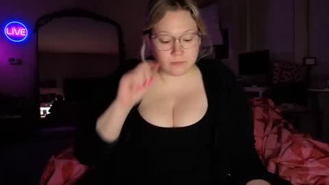 Piggy Rose online show from 04.08.26