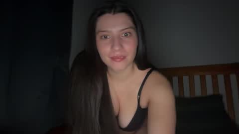 Snapshot of piink_mila chatting on 06.24.26 Mila online show from 06.24.26
