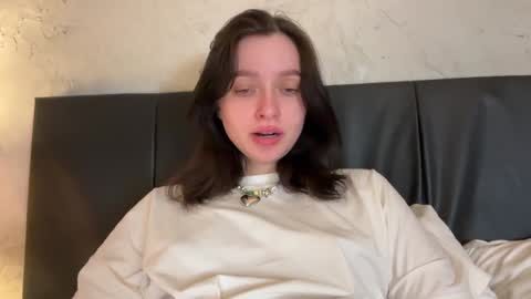 Snapshot of pileacadieri__ chatting on 01.10.25 Trisha online show from 01.10.25