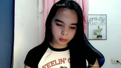 Snapshot of pinay_heart chatting on 11.17.25 heart online show from 11.17.25
