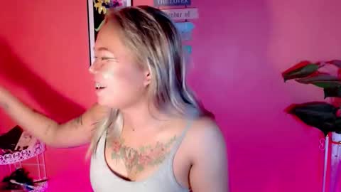 Snapshot of pinay_sweetlenatashaxx chatting on 10.13.25 call me natasha online show from 10.13.25